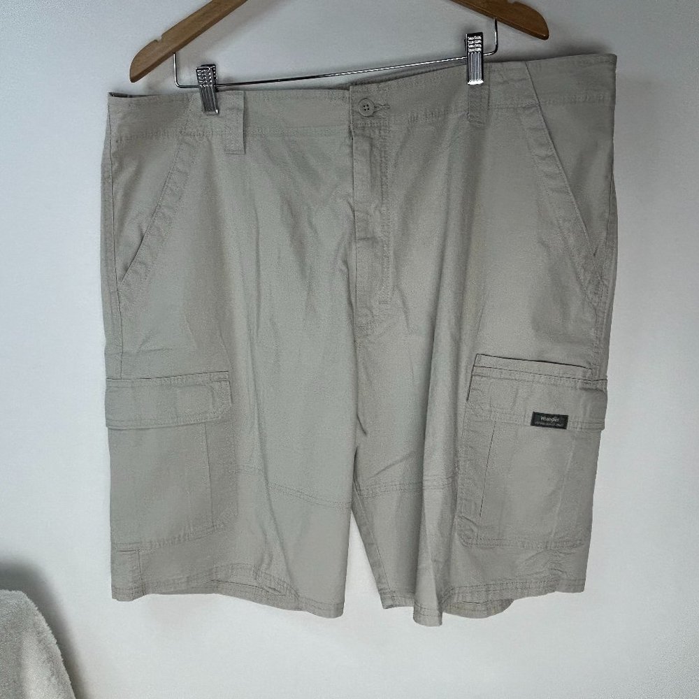 Wrangler Beige Cargo Shorts Men's 42 Regular